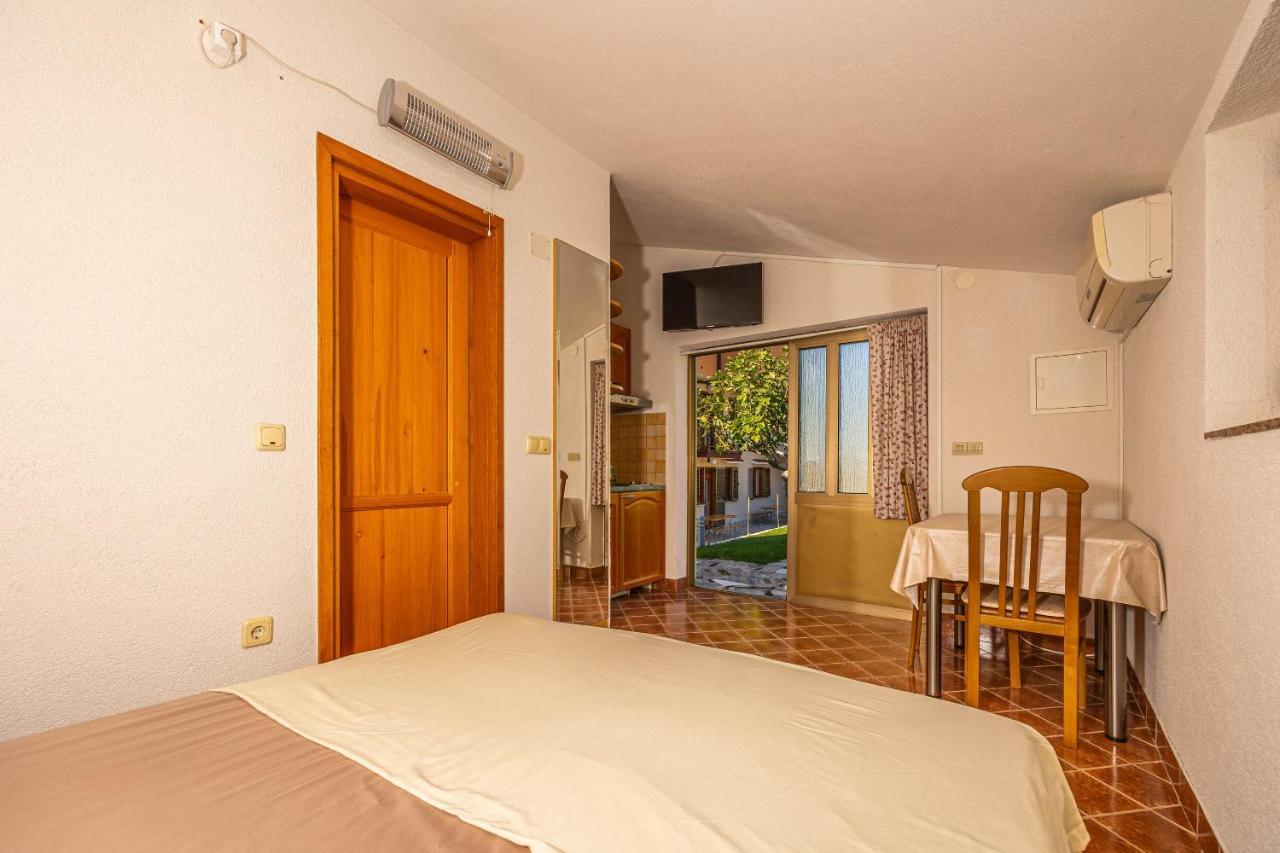 Apartments Francoise Crikvenica Exterior foto