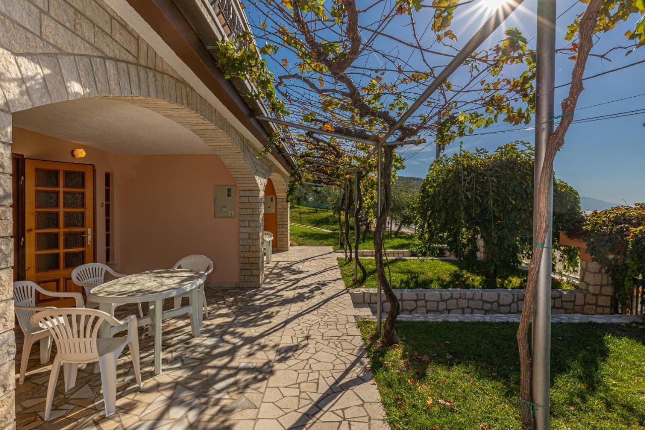 Apartments Francoise Crikvenica Exterior foto